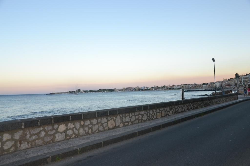 Casa Vacanza Sweet Home Giardini-Naxos Exterior foto